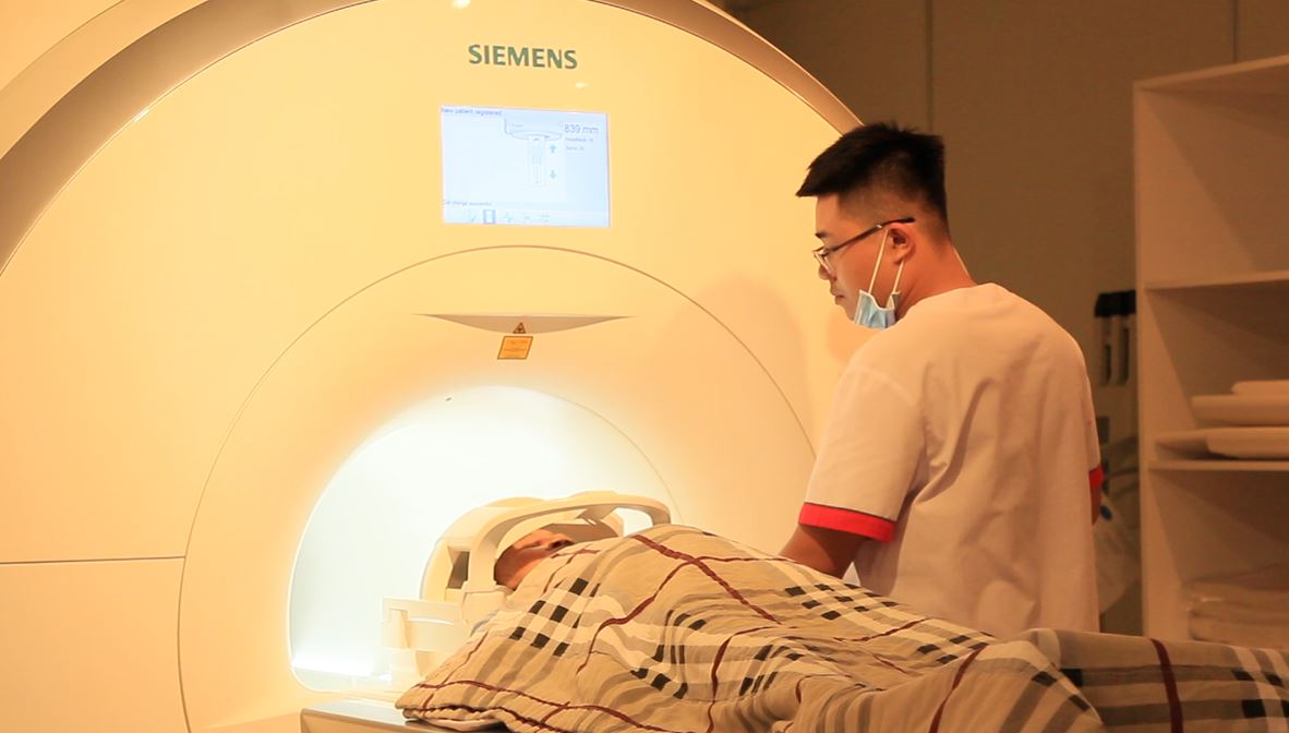 Trải nghiệm chụp MRI 3 tesla: đếm bản nhạc sẽ đỡ sốt ruột hơn