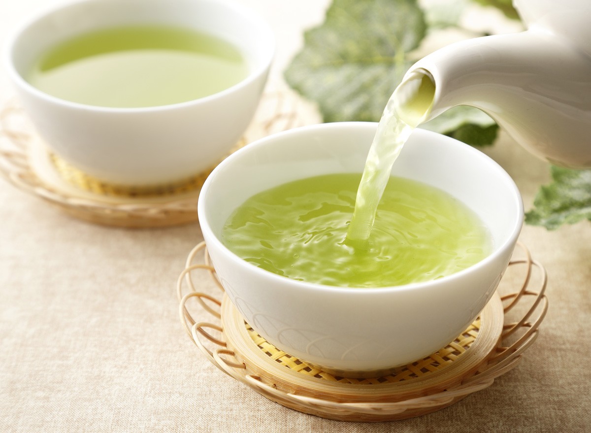 Làm suy yếu các triệu chứng COVID-19: Tác dụng đáng ngạc nhiên của việc uống trà xanh