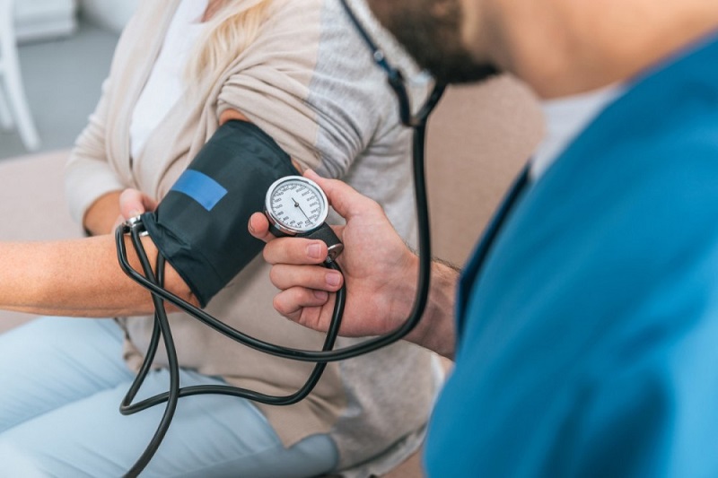 Uống thuốc gì để kiểm soát tăng huyết áp?
