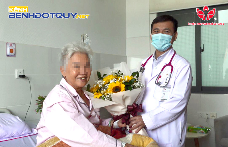 Tắc stent động mạch đùi 25cm, nữ Việt kiều U80 được tái thông thành công khi về thăm Cần Thơ