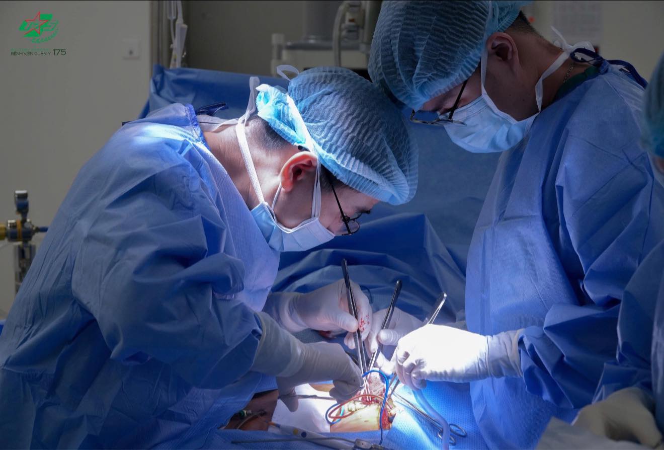 Ngừng tim nhiều lần do nhồi máu cơ tim, bệnh nhân được cứu sống sau can thiệp khẩn