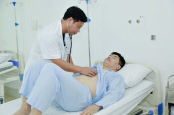 https://benhdotquy.net/dang-dua-con-di-dao-nguoi-dan-ong-42-tuoi-bat-ngo-bi-nhoi-mau-co-tim/